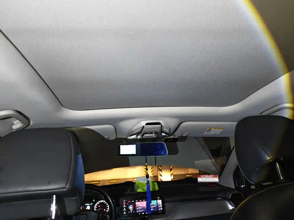 Фото 9 - Geely Coolray