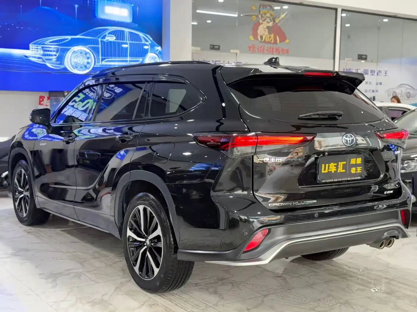 Toyota Crown Kluger 2023 2.5L HEV AWD Luxury Edition фото 9