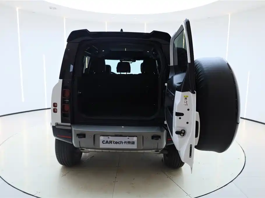 Land Rover Defender 2024 110 3.0T P400 X-DYNAMIC HSE фото 9