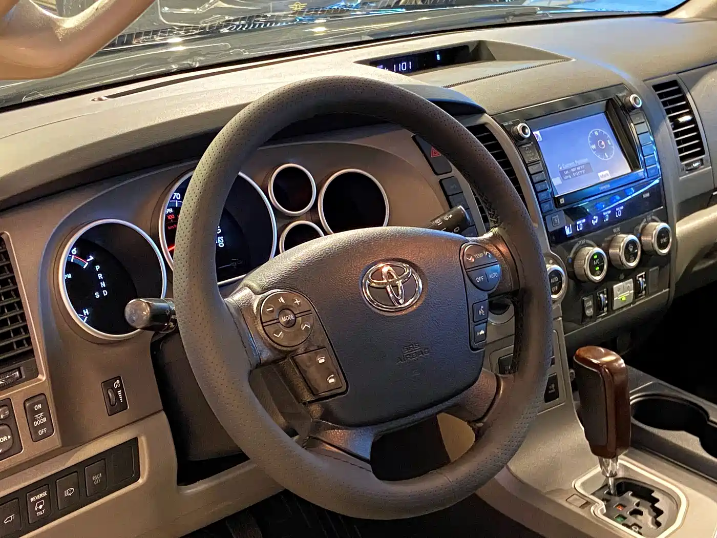 Toyota Sequoia 2011 2010 5.7 Platinum Edition