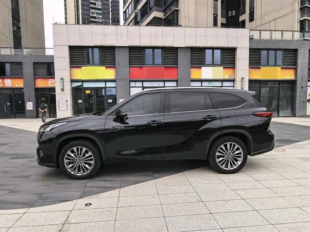 TOYOTA HIGHLANDER