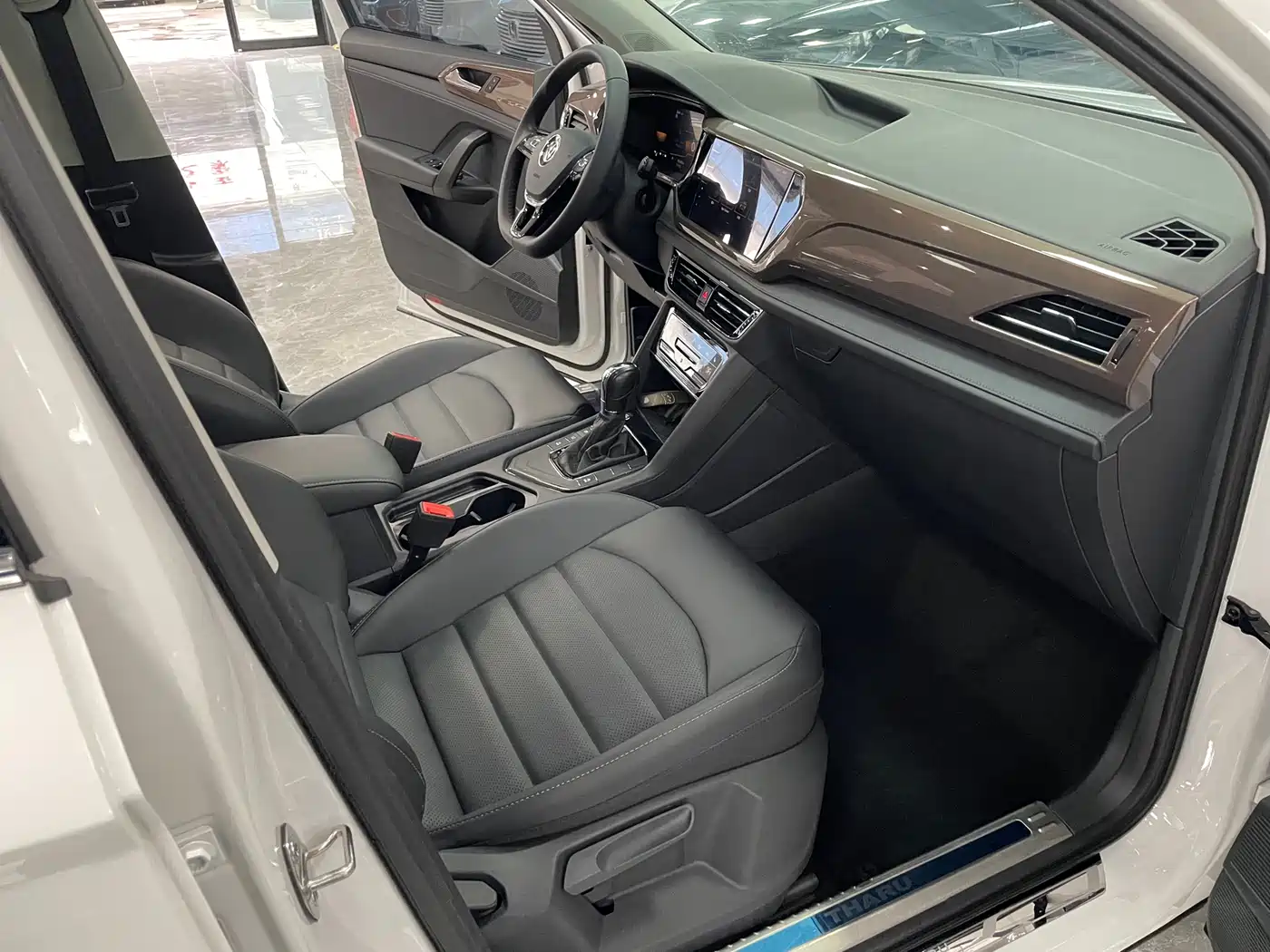 Volkswagen Tharu 2022 280TSI FWD Luxury Edition фото 11