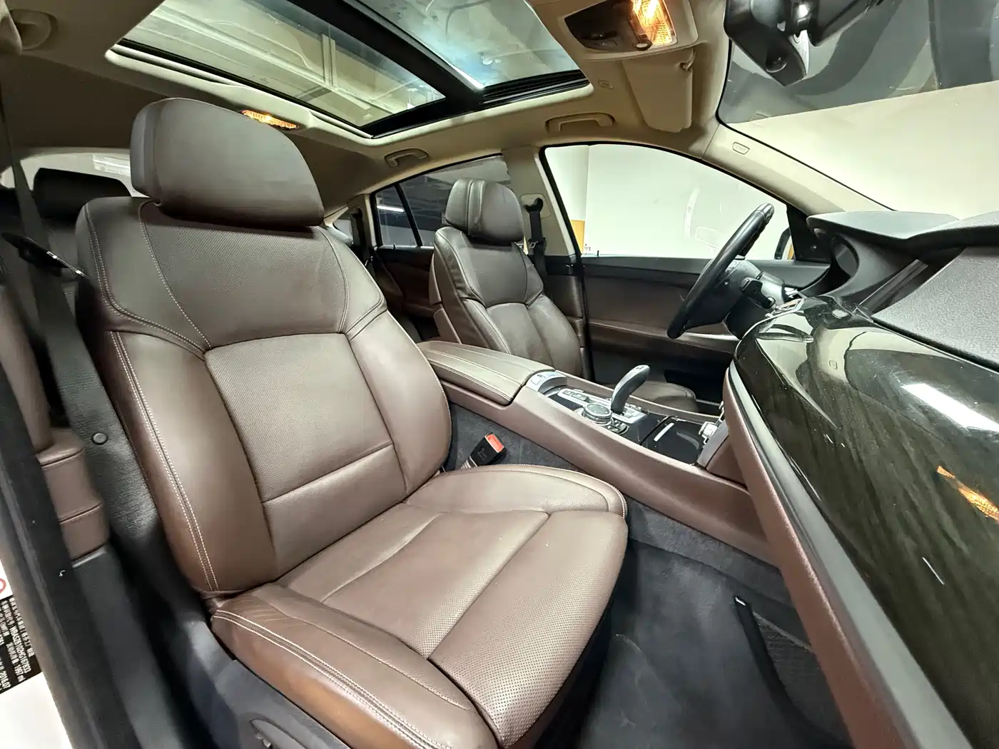 BMW 5 Series GT 2015 528i Luxury фото 9