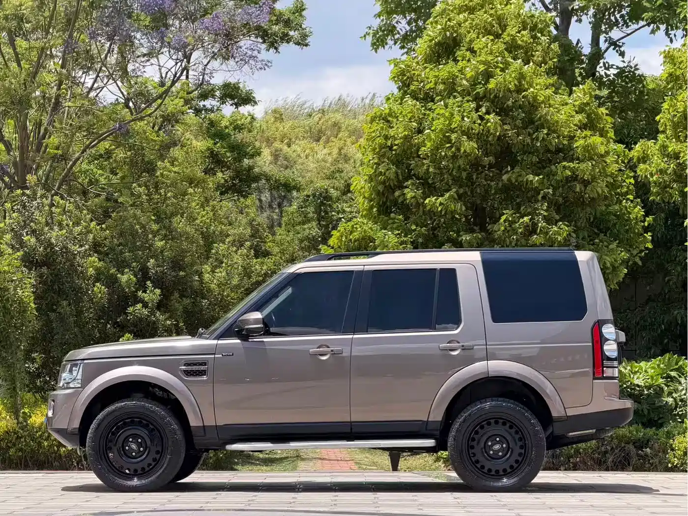 Land Rover Discovery 2016 3.0 SC V6 HSE фото 9