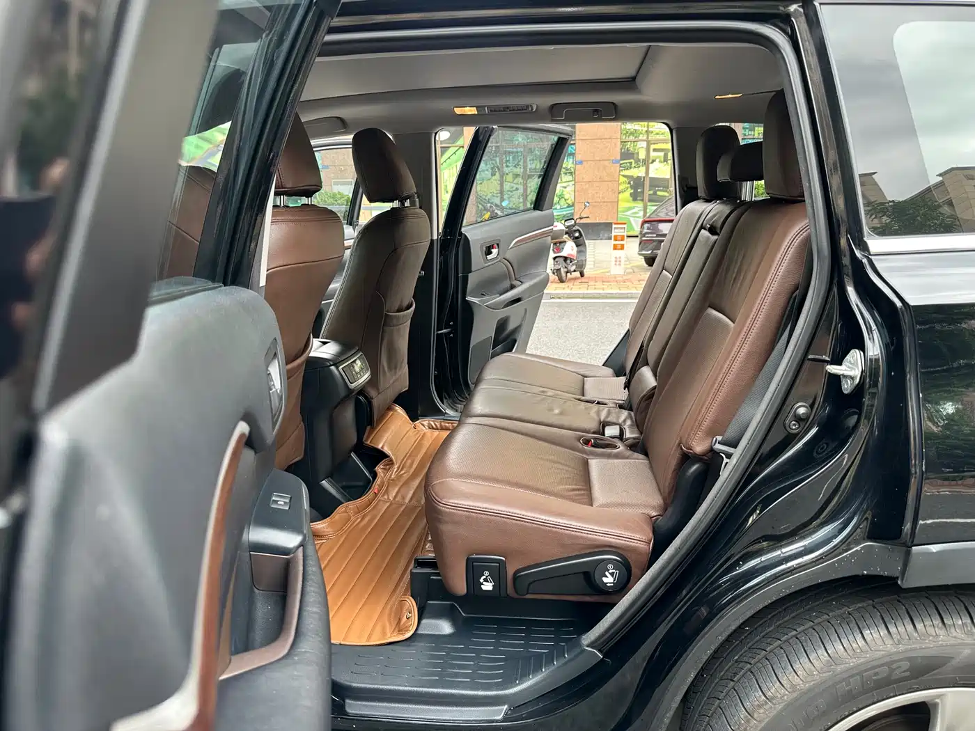 Toyota Highlander 2015 2.0T AWD Ultimate Edition 7-seater фото 25