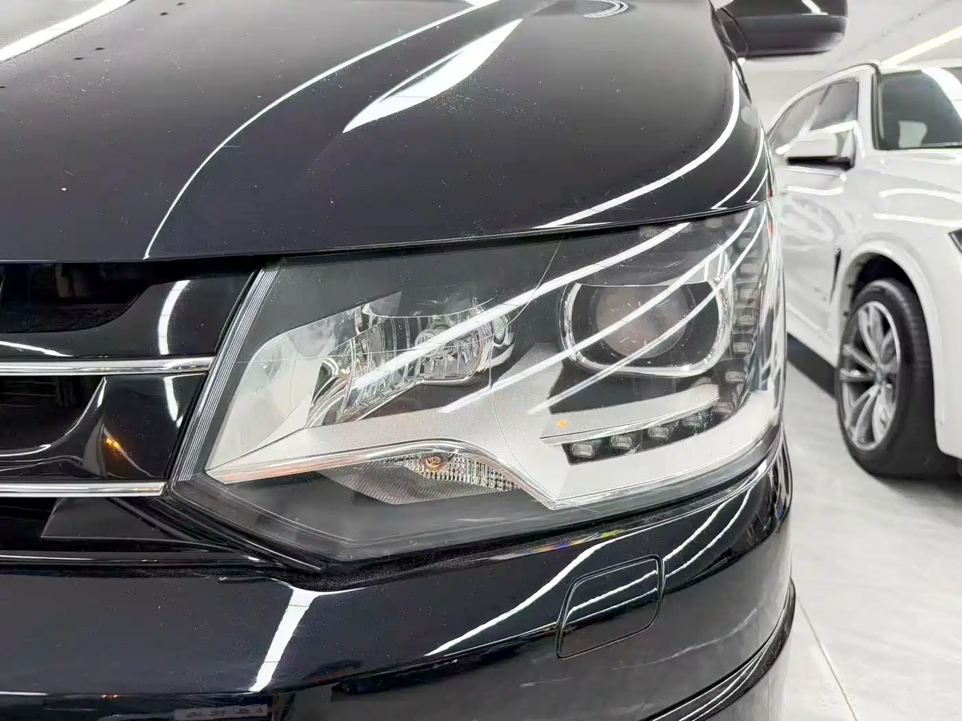 Photo 22 - Volkswagen Multivan