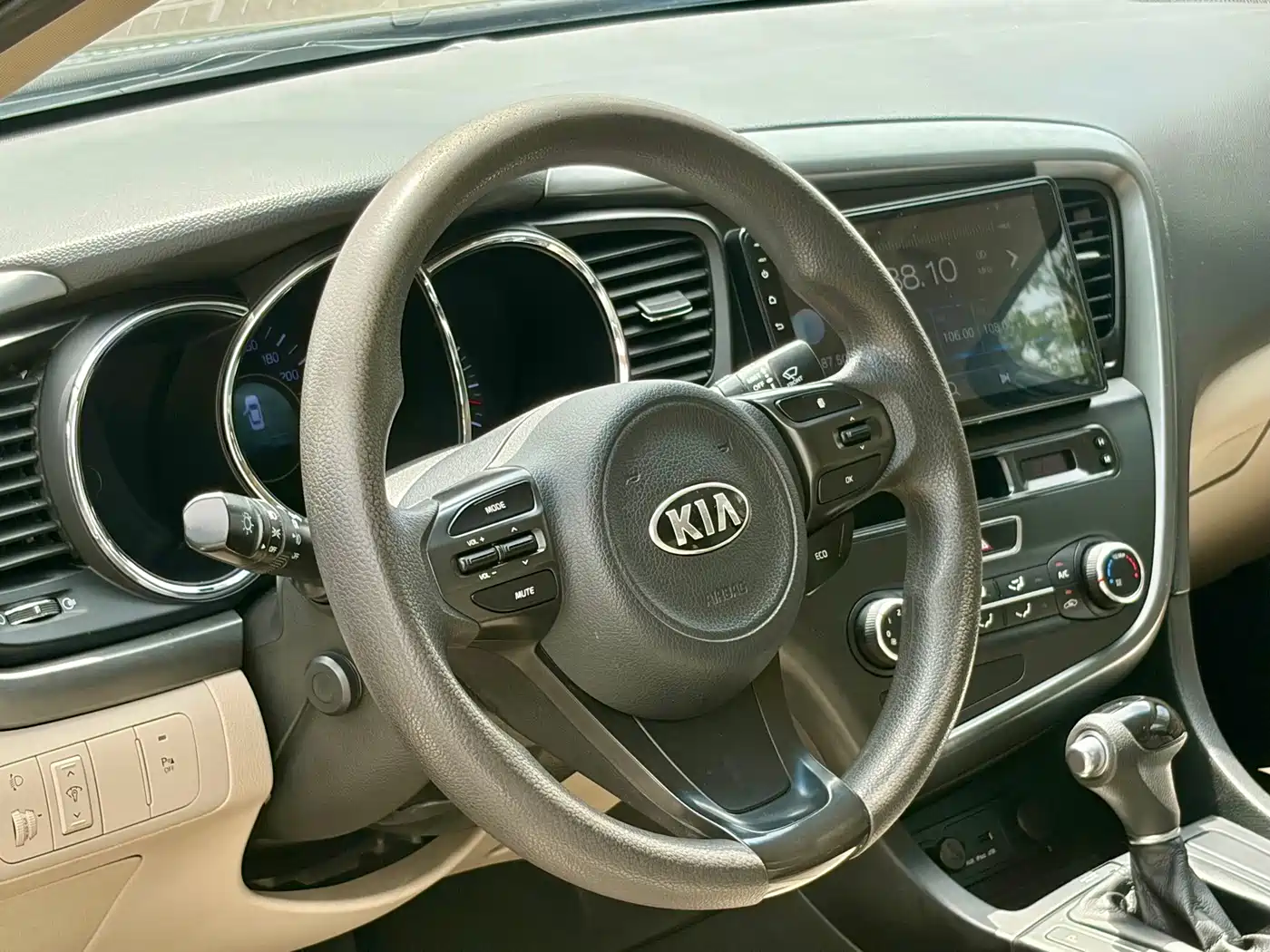Photo 16 - Kia K5