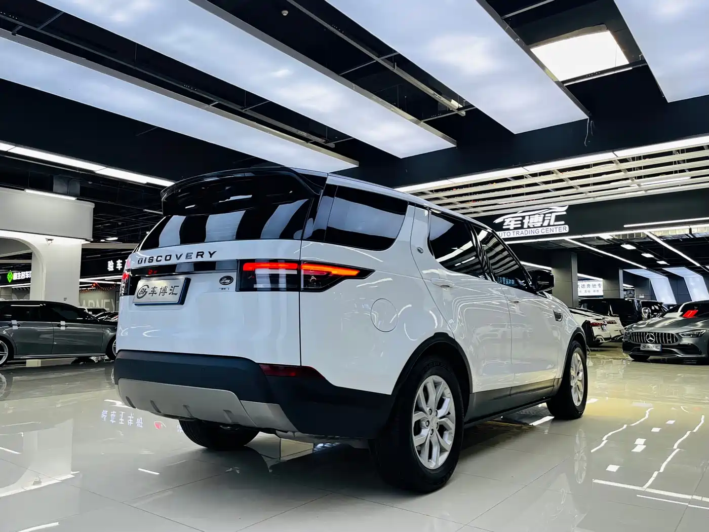 Land Rover Discovery 2017 3.0 SC V6 SE фото 7