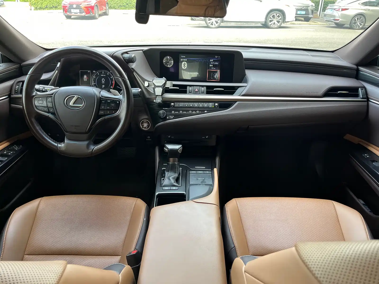 Фото 13 - Lexus ES