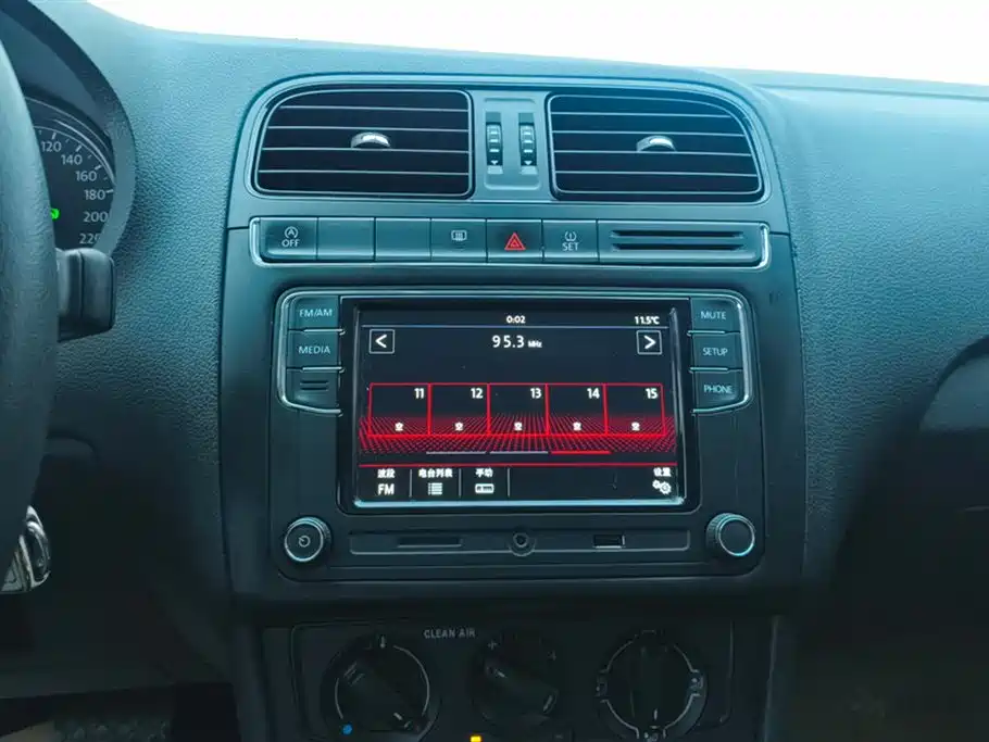 Volkswagen Polo 2018 1.5L Auto Safe Drive фото 13
