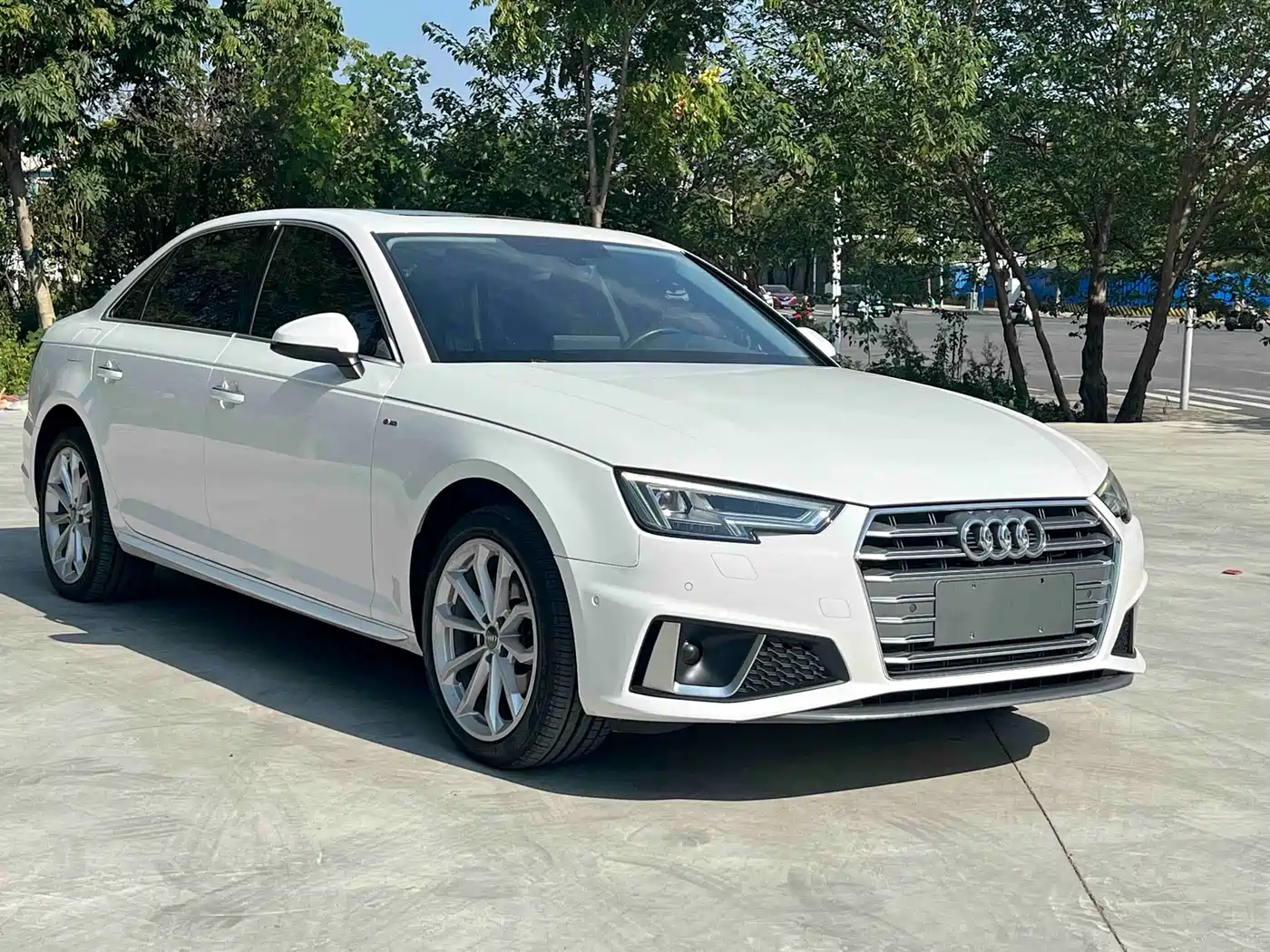 Photo 3 - Audi A4L