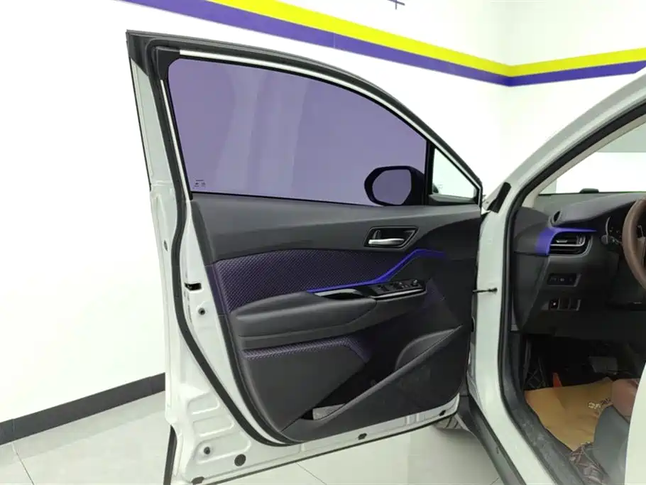 Toyota C-HR 2018 2.0L Leading Sunroof Edition China VI фото 7