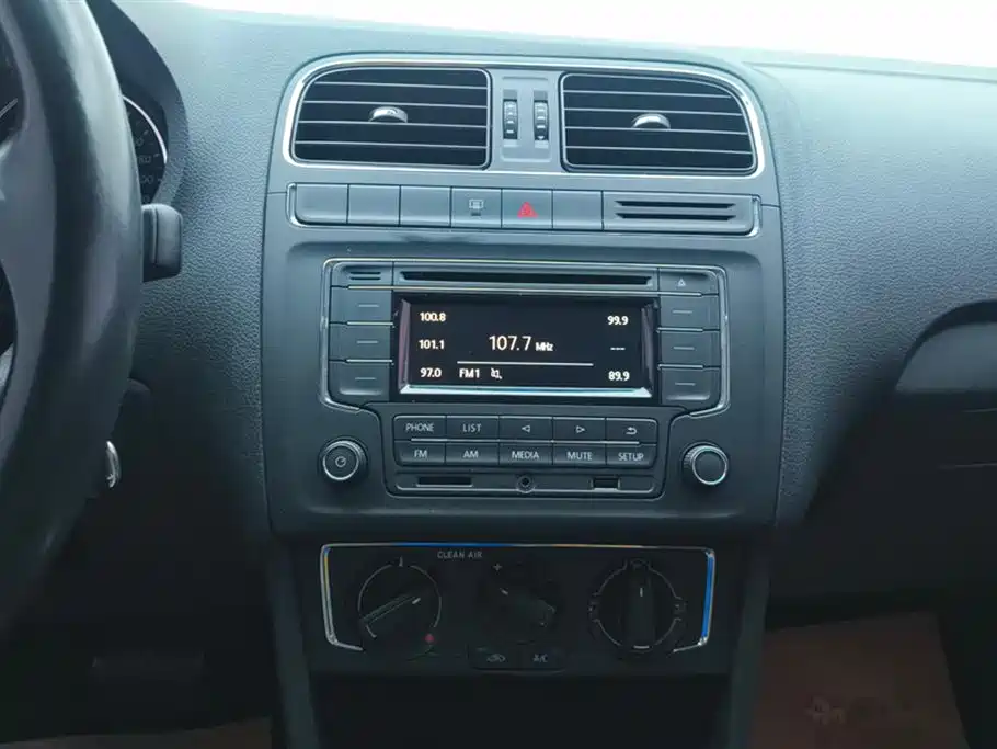 Volkswagen Polo 2016 1.6L Automatic Comfort фото 13