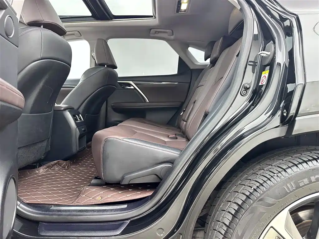 Фото 7 - Lexus RX