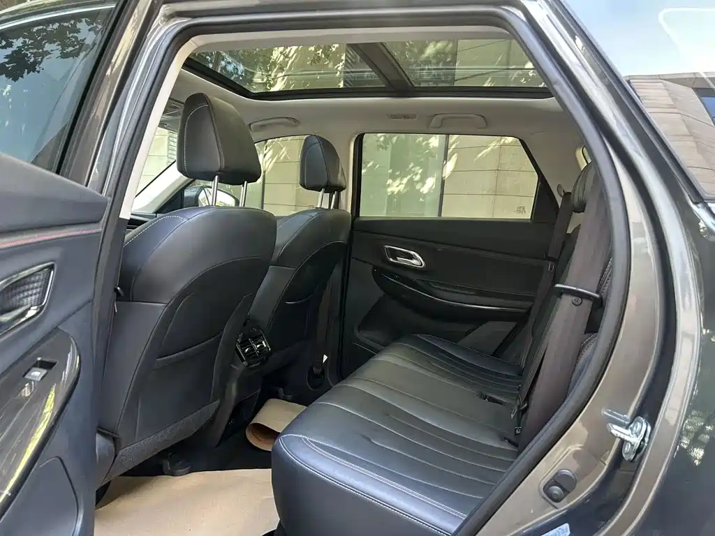 Changan Oshan X7 2021 2021 1.5T Face Recognition Full-Auto Parking Space Leisure Edition