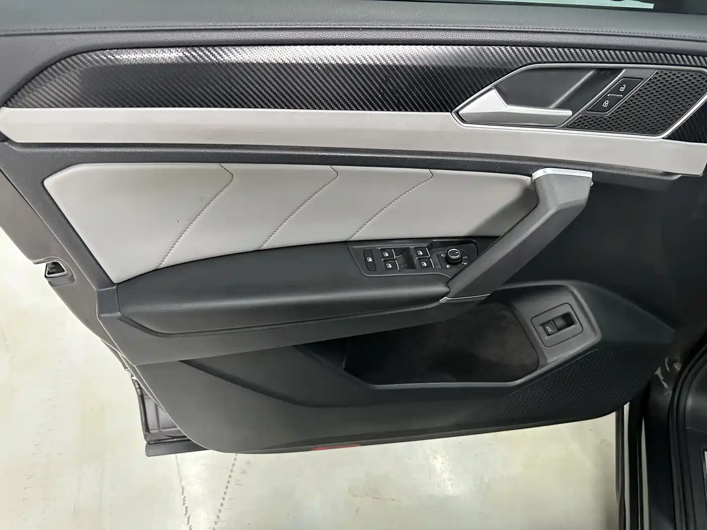Volkswagen Tayron 2023 330TSI 2WD Luxury Plus Advanced Edition фото 11