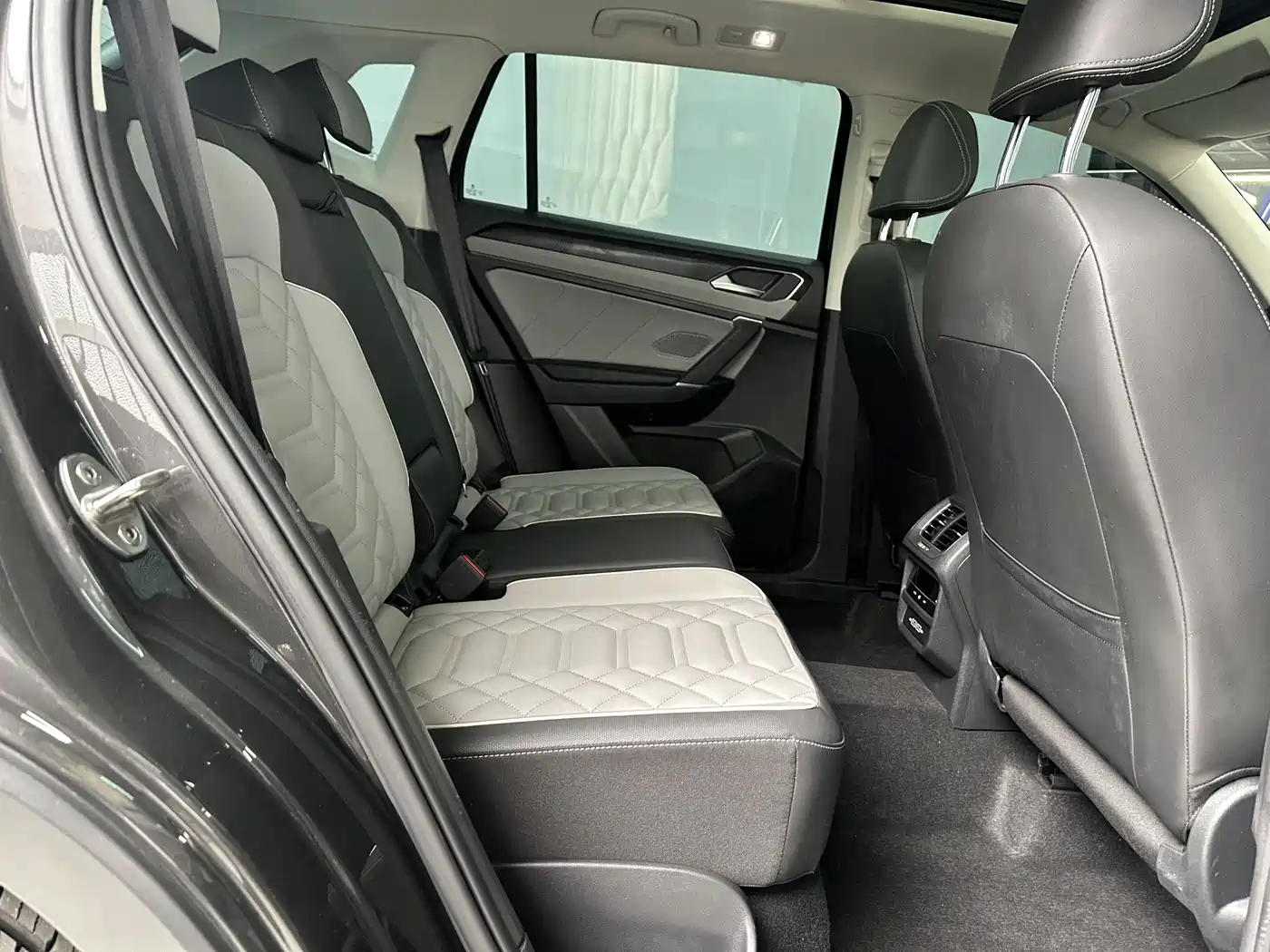 Volkswagen Tayron 2023 330TSI 2WD Luxury Plus Advanced Edition фото 16