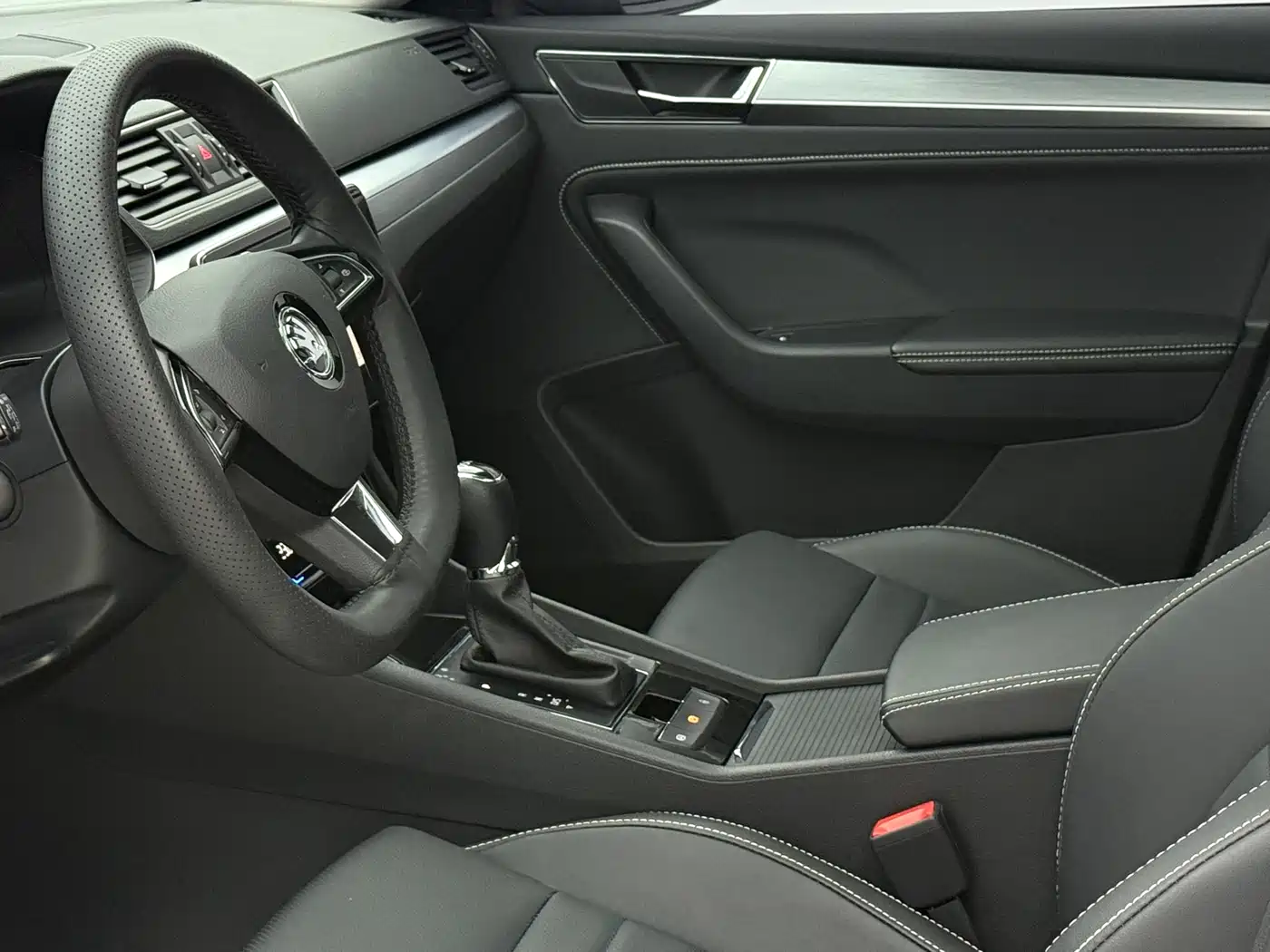 Škoda Superb 2023 TSI280 DSG Premium Edition фото 19