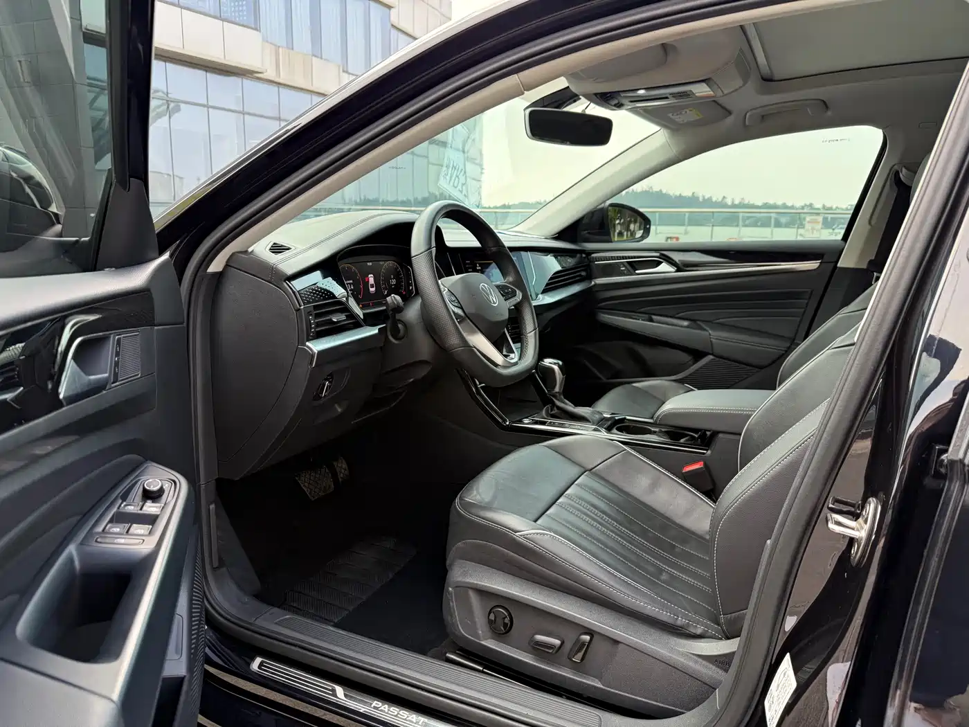 Volkswagen Passat 2022 330TSI Elite Edition фото 15