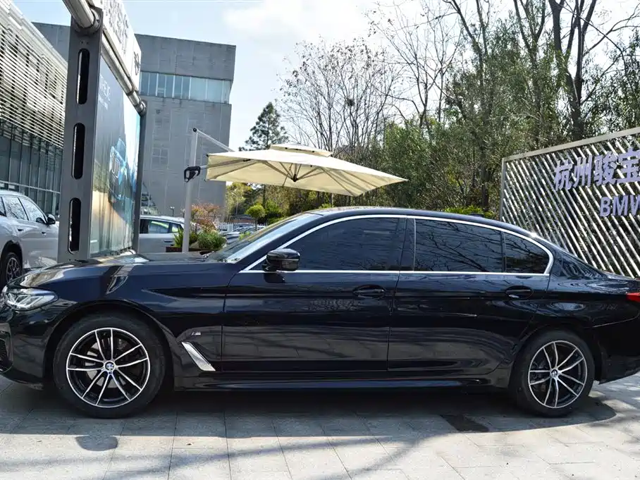 BMW 5 Series 2022 Model Second Facelift 525Li M Sport Package фото 4