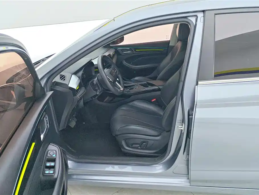 Фото 9 - Roewe i5
