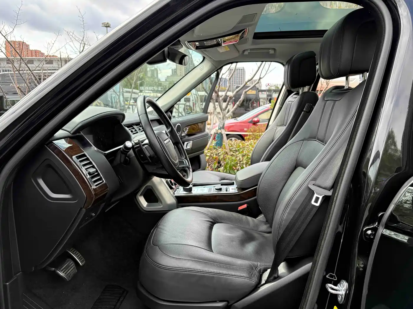 Land Rover Range Rover 2021 3.0 L6 Heritage Edition фото 9