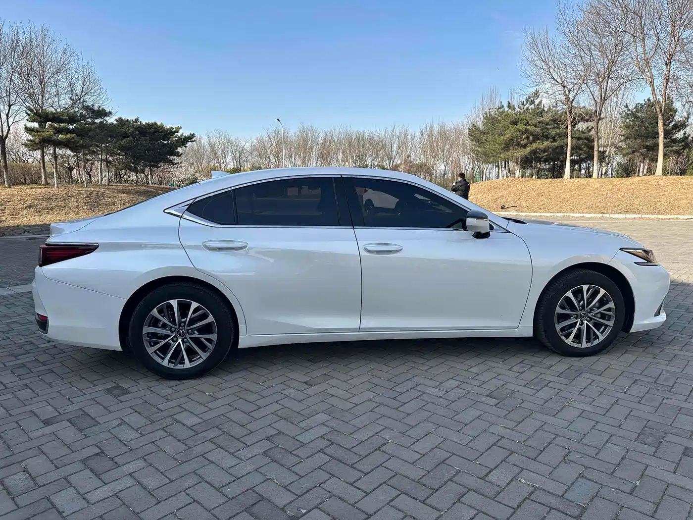 Lexus ES 2023 200 Excellence Edition фото 8
