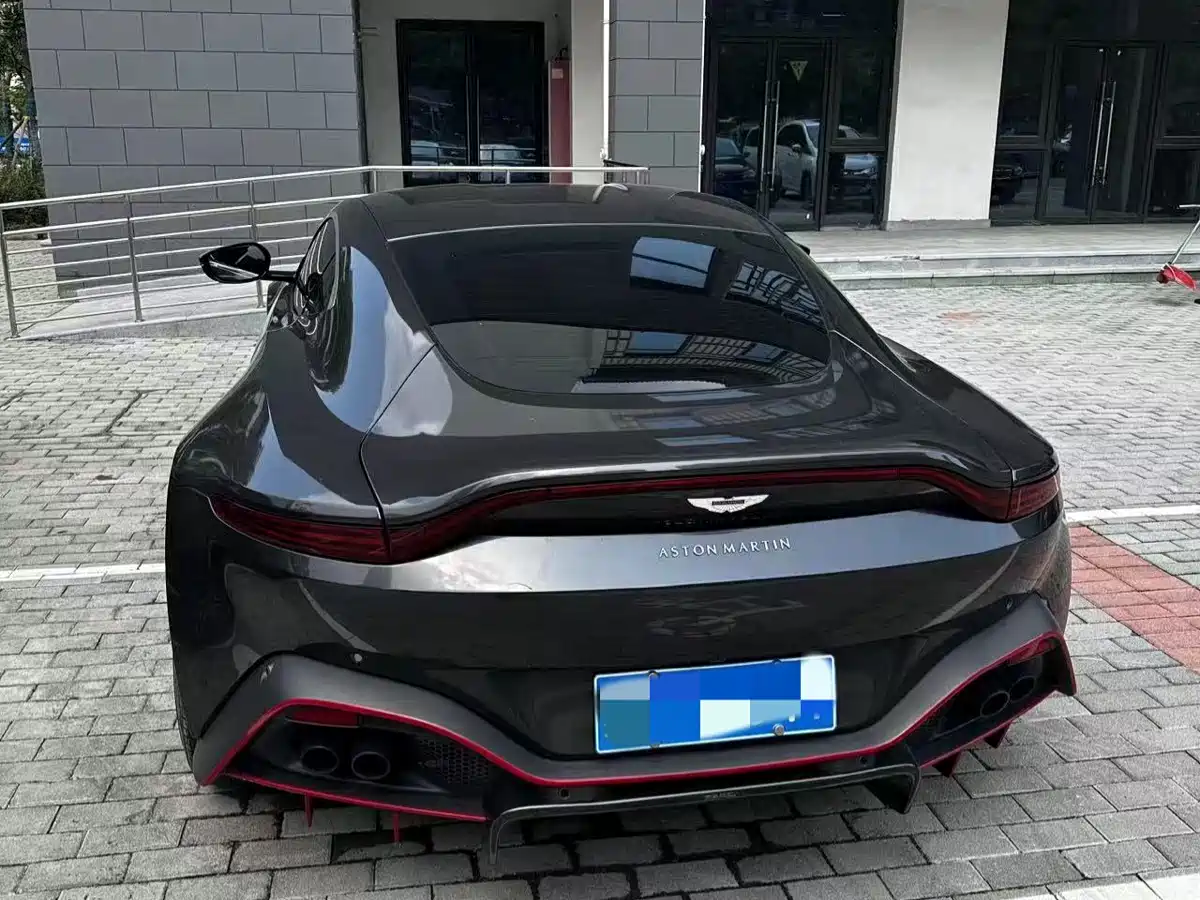 ASTON MARTIN V8 VANTAGE