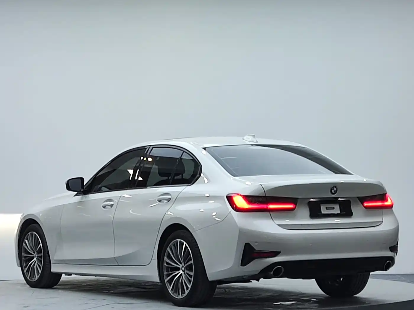 BMW 3 Series 2022 320i Sport Package фото 5
