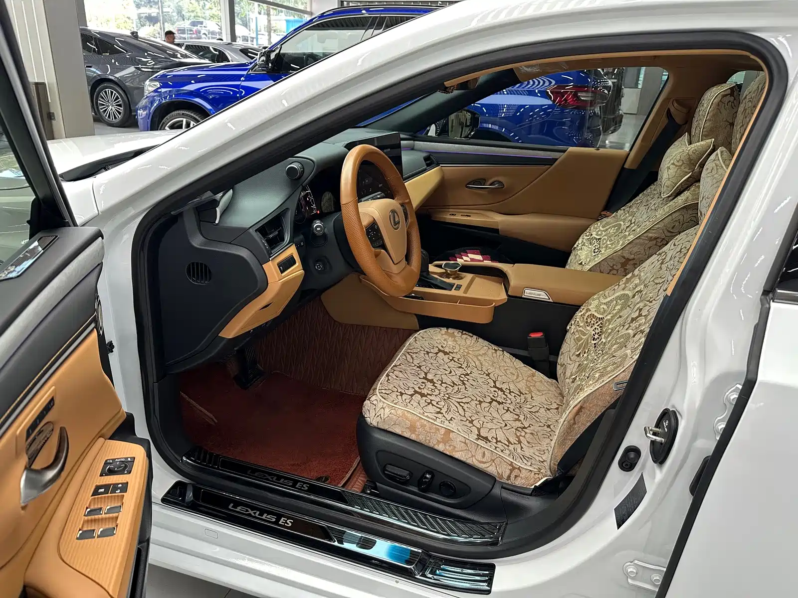 Фото 8 - Lexus ES