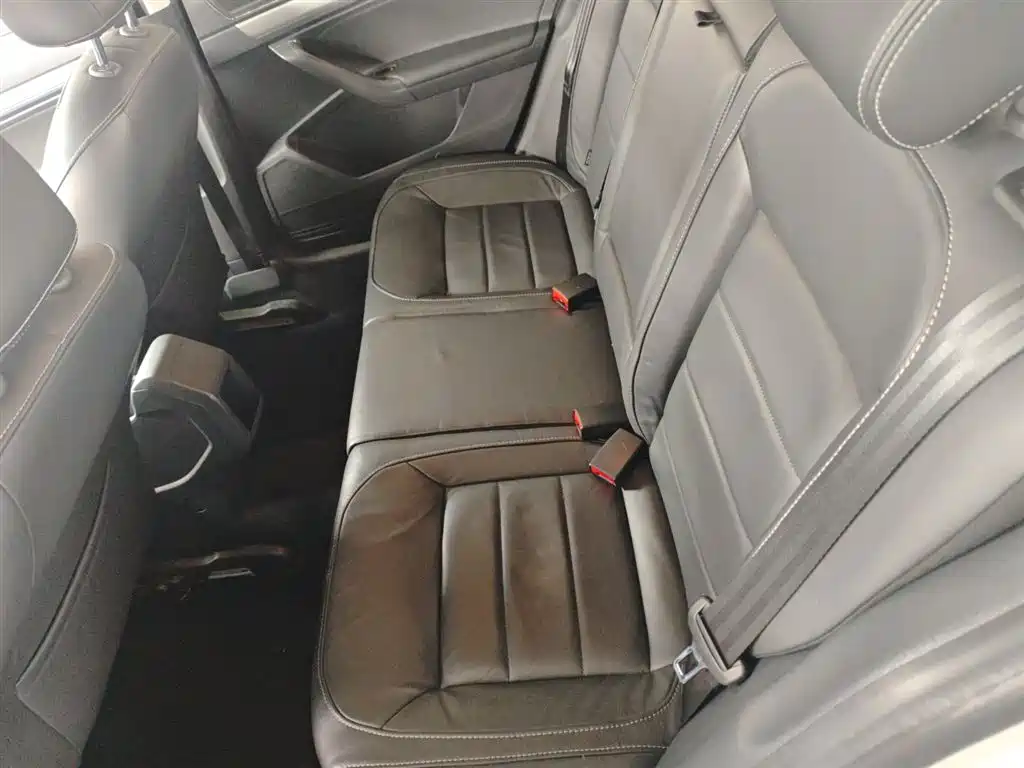 Volkswagen Lavida Tour 2015 1.6L Automatic Comfort Edition фото 17