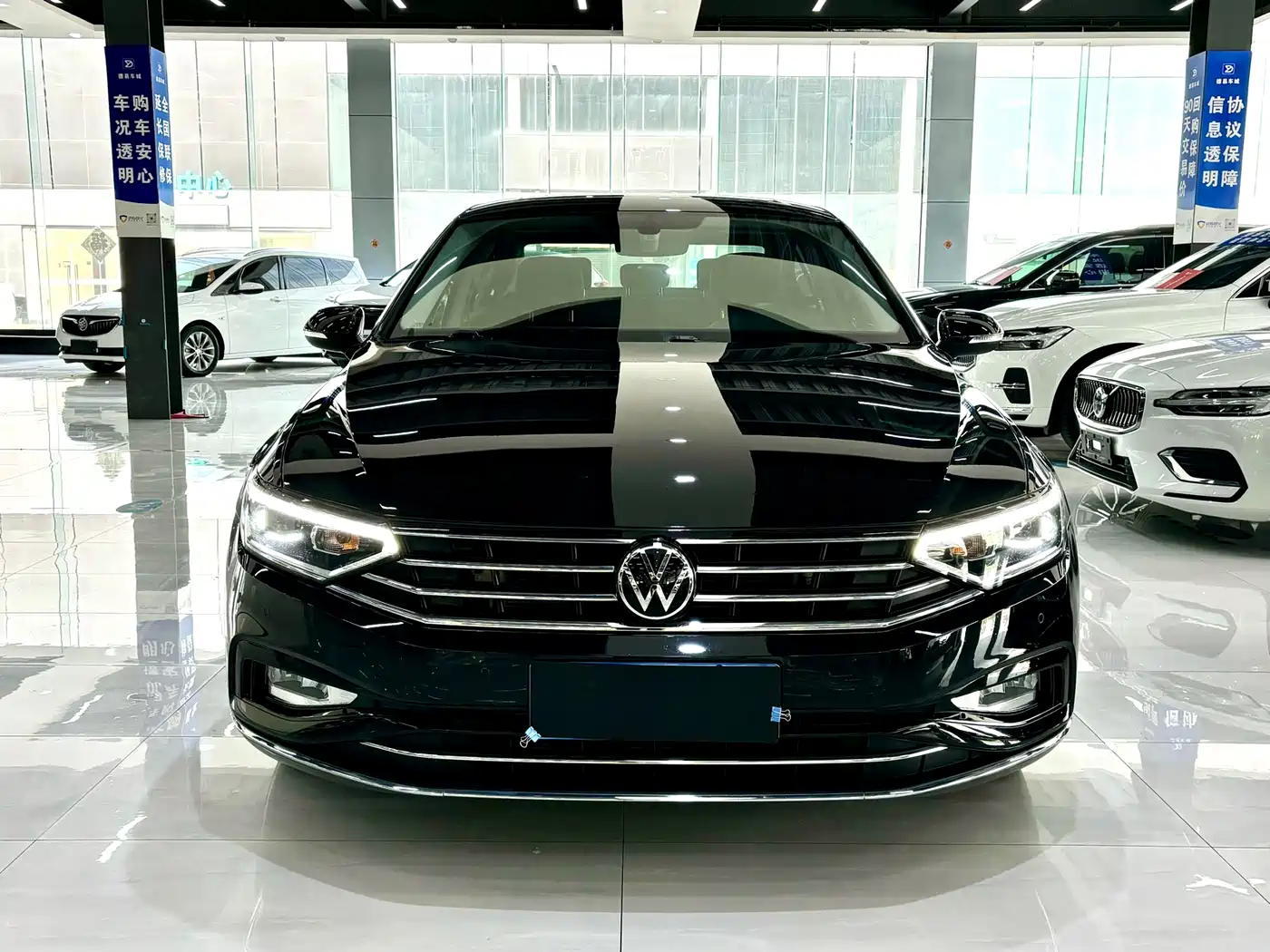 Volkswagen Magotan 2021 330TSI DSG 30th Anniversary Edition фото 2