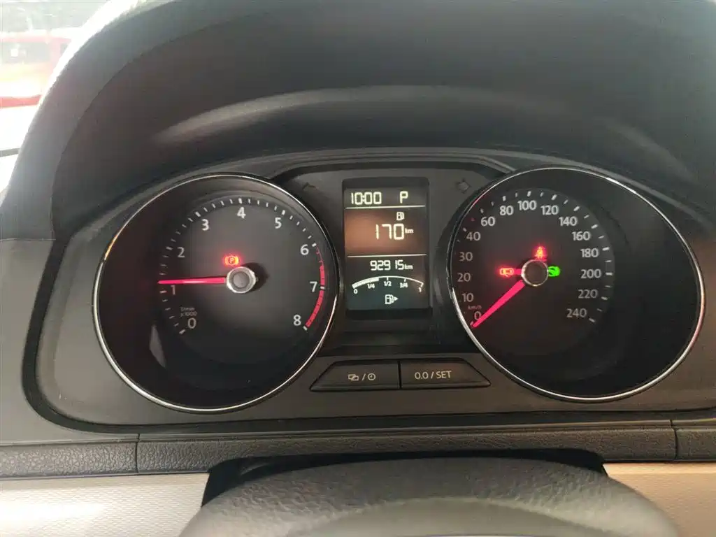 Volkswagen Lavida Tour 2015 1.6L Automatic Comfort Edition фото 12