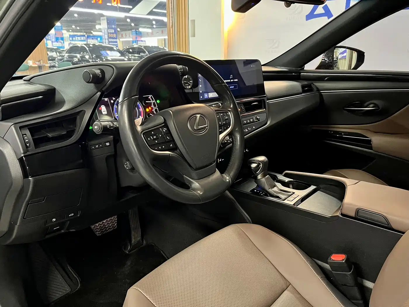Lexus ES 2023 200 Excellence Edition фото 8
