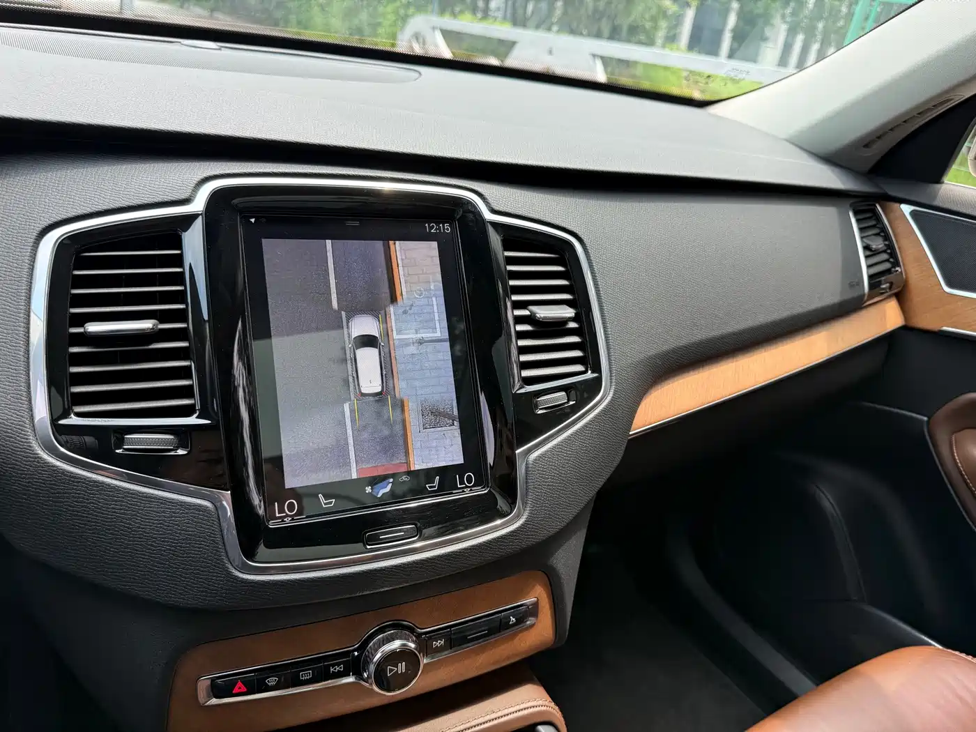 Фото 9 - Volvo XC90