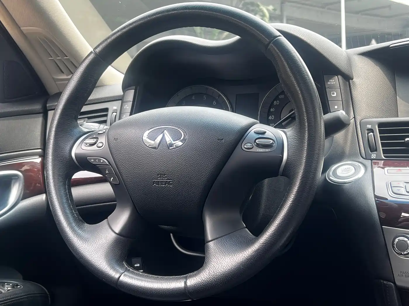 Infiniti Q70 2015 Q70L 2.5L Enjoyment Edition фото 31