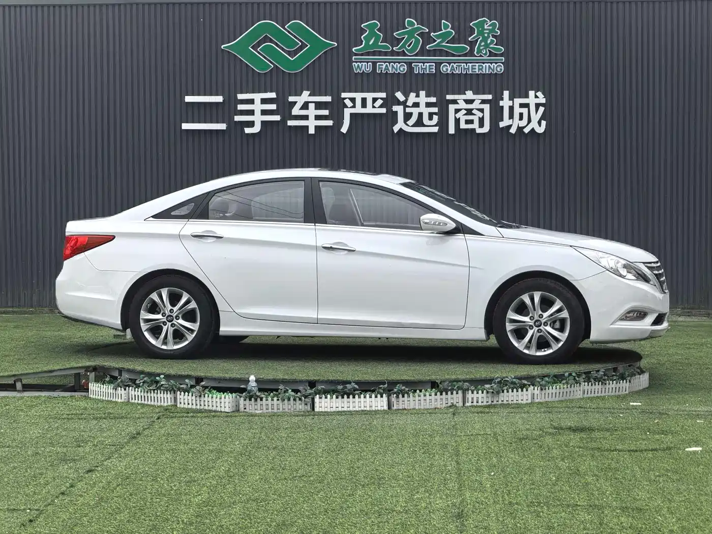 Hyundai Sonata 2011 2.0L Auto Premium Edition фото 4