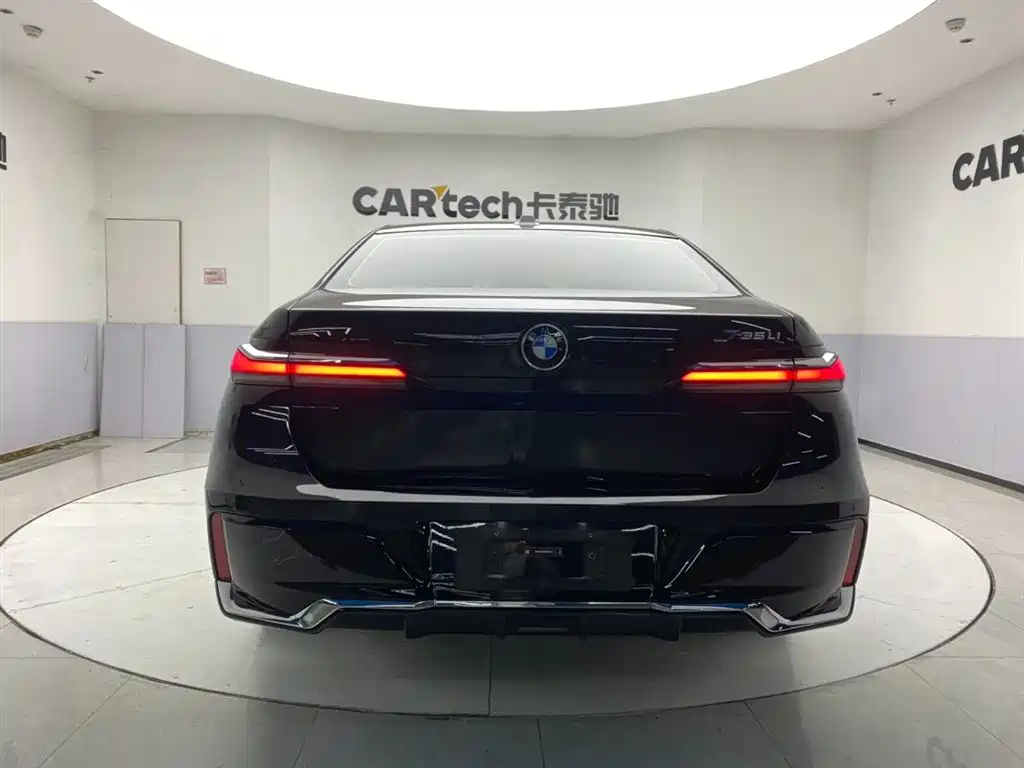 BMW 7-SERIES