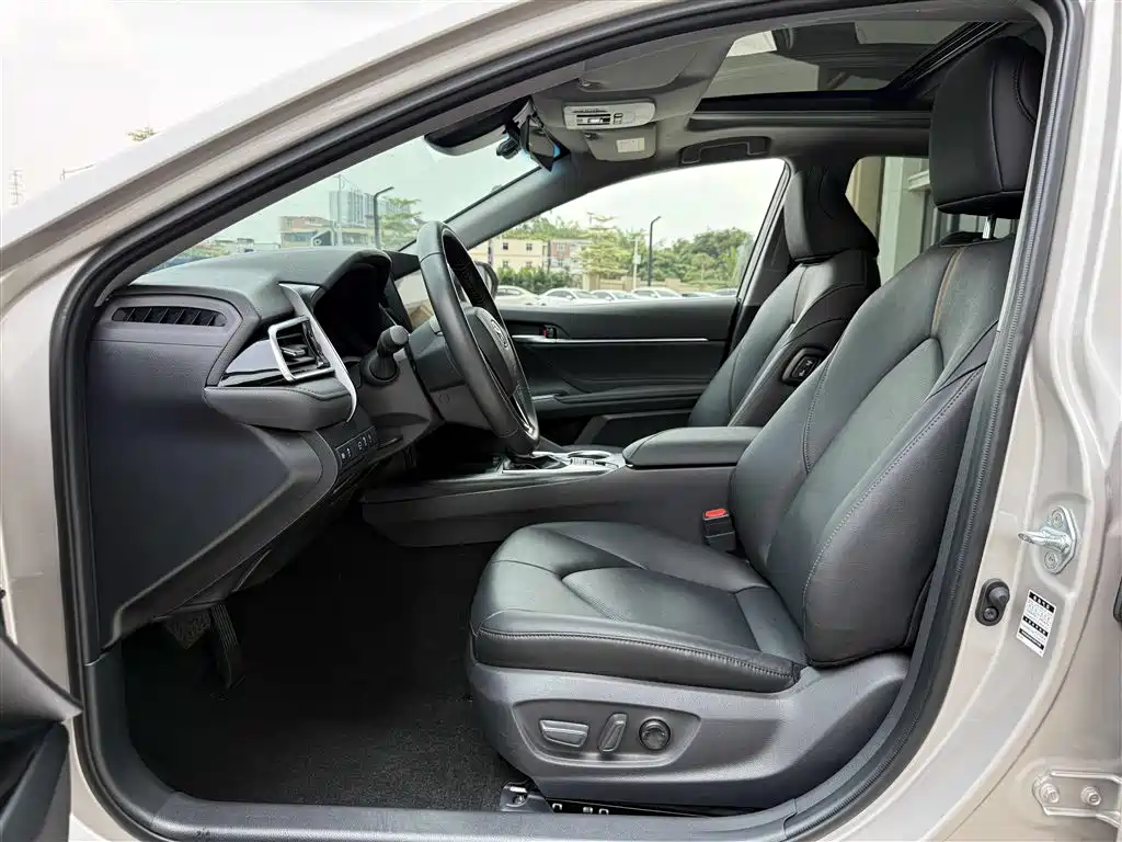 Toyota Camry 2023 2.5G Luxury Edition фото 20