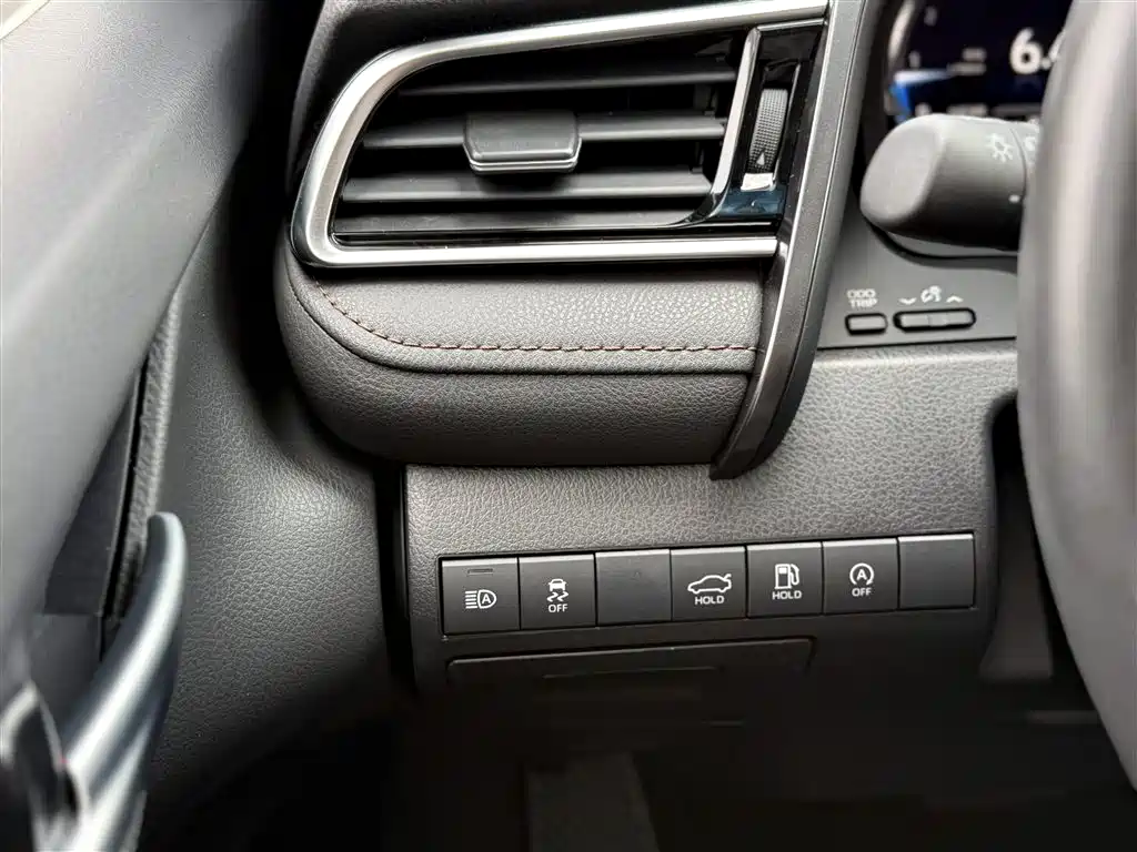 Toyota Camry 2023 2.5G Luxury Edition фото 33