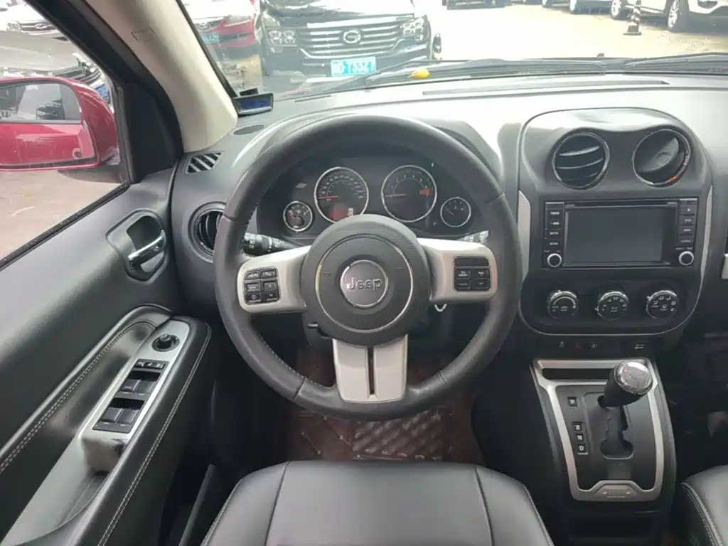 Jeep Compass (Import) 2014 2014 Facelift 2.4L 4WD Comfort Edition