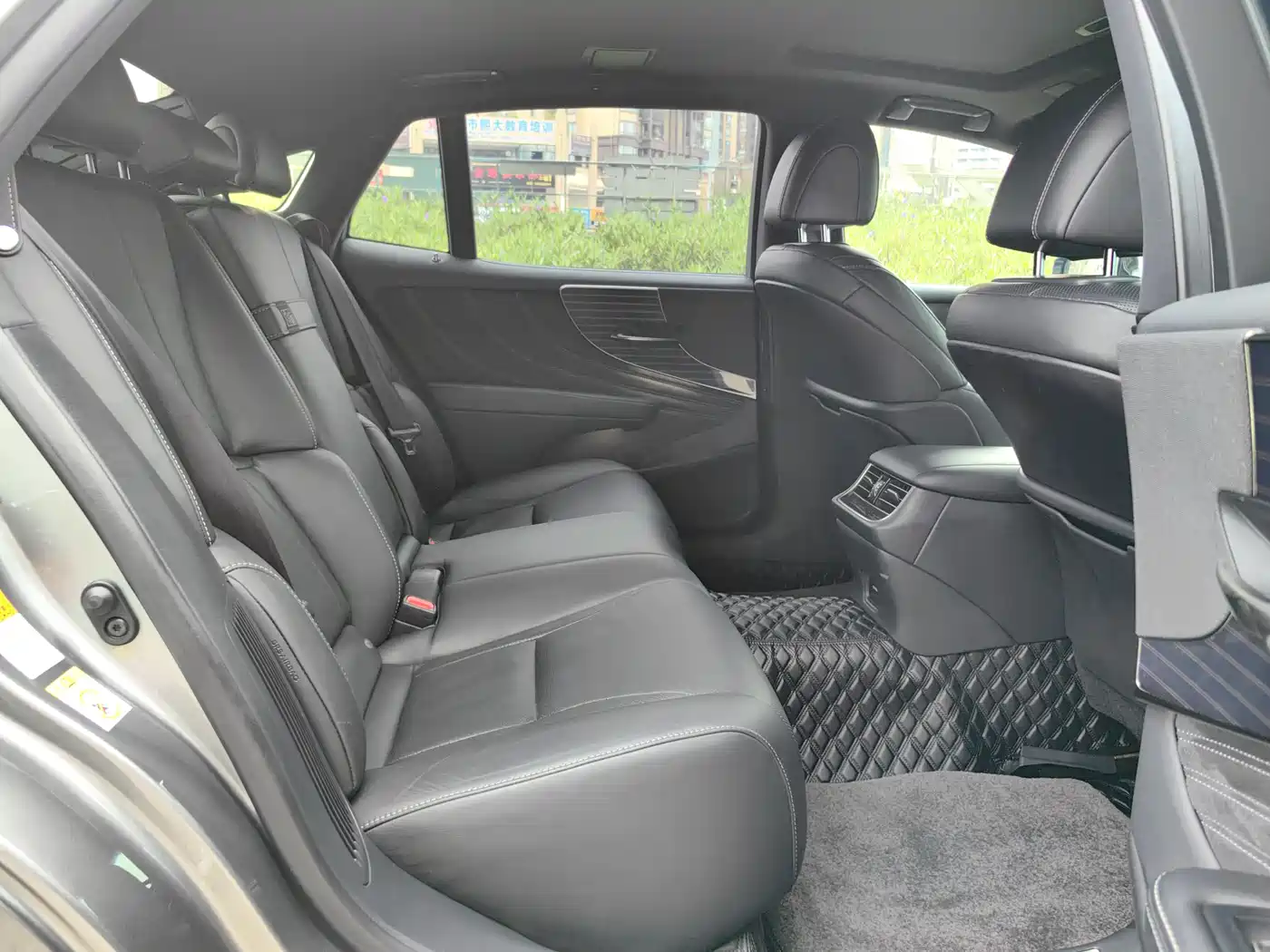 Lexus LS 2018 500h Excellence Edition China V фото 10