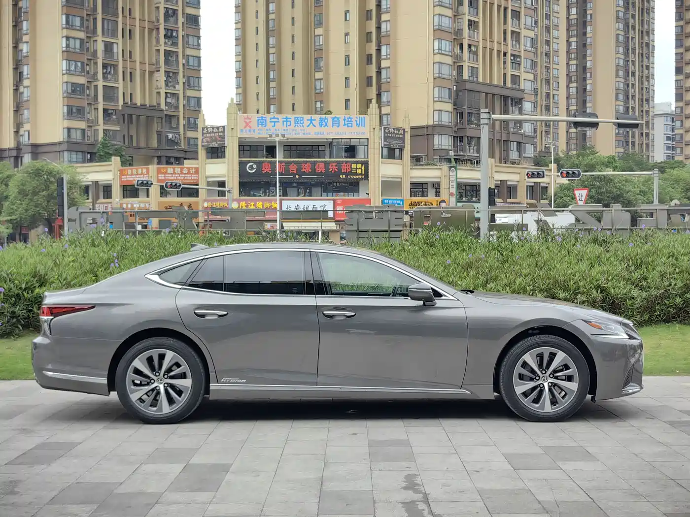 Lexus LS 2018 500h Excellence Edition China V фото 3
