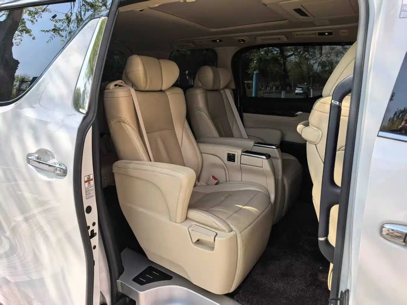 Toyota Alphard 2020 Hybrid 2.5L Luxury Edition фото 10