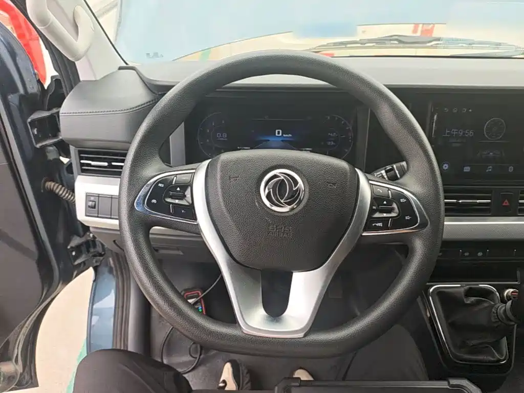 Dongfeng Yufeng Yufeng 2024 2023 V9+ 2.3T Manual FWD Van Short Wheelbase Medium Roof 3 Seater