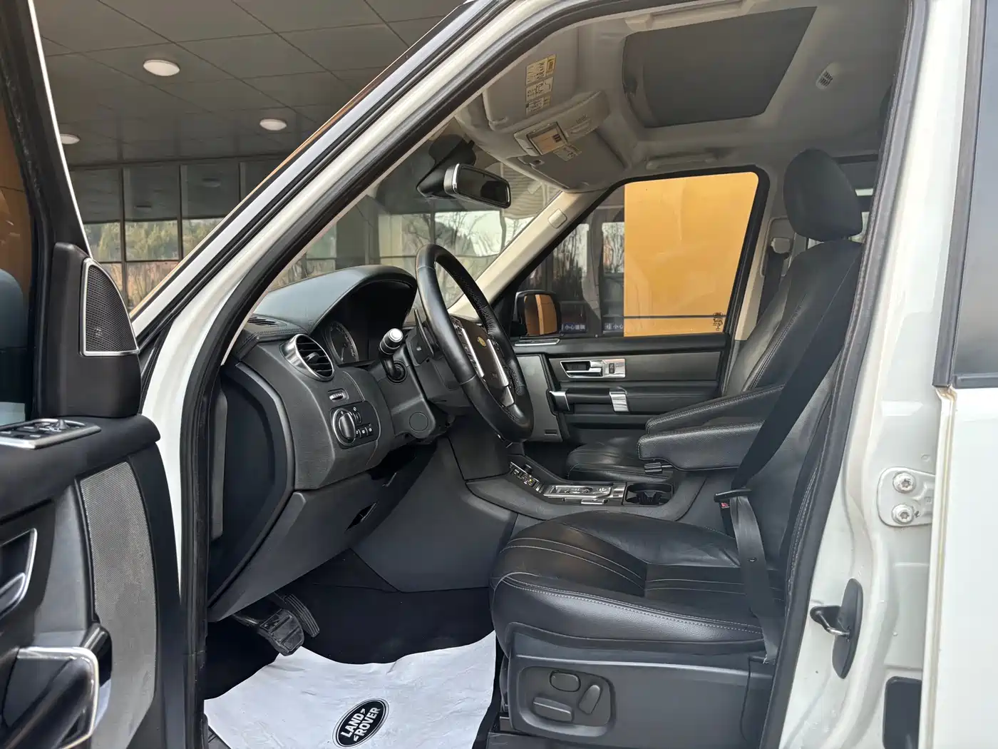 Land Rover Discovery 2013 3.0 SDV6 HSE Diesel фото 10