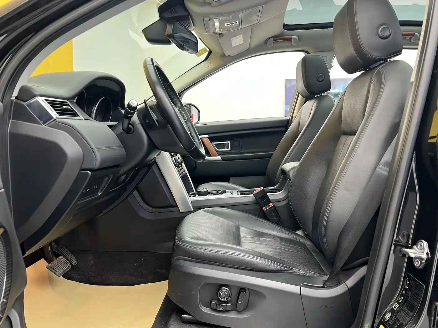 Land Rover Discovery Sport 2018 240PS SE Edition фото 5