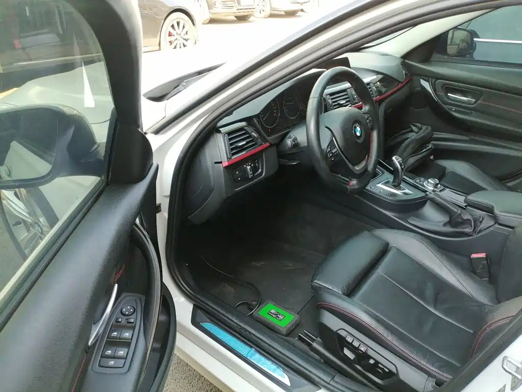 Photo 16 - BMW 3 Series