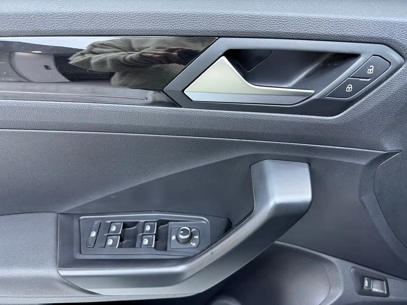 VOLKSWAGEN T ROC EXPLORING SONGS