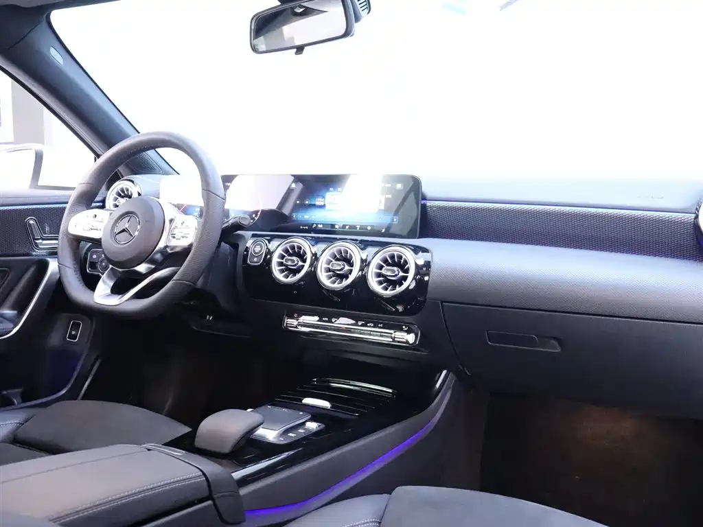 Mercedes-Benz A-Class 2022 Facelift III A 200 L Sport Sedan Fashion фото 19